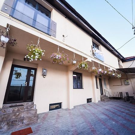 Nelana Hostel Κλουζ-Ναπόκα Εξωτερικό φωτογραφία