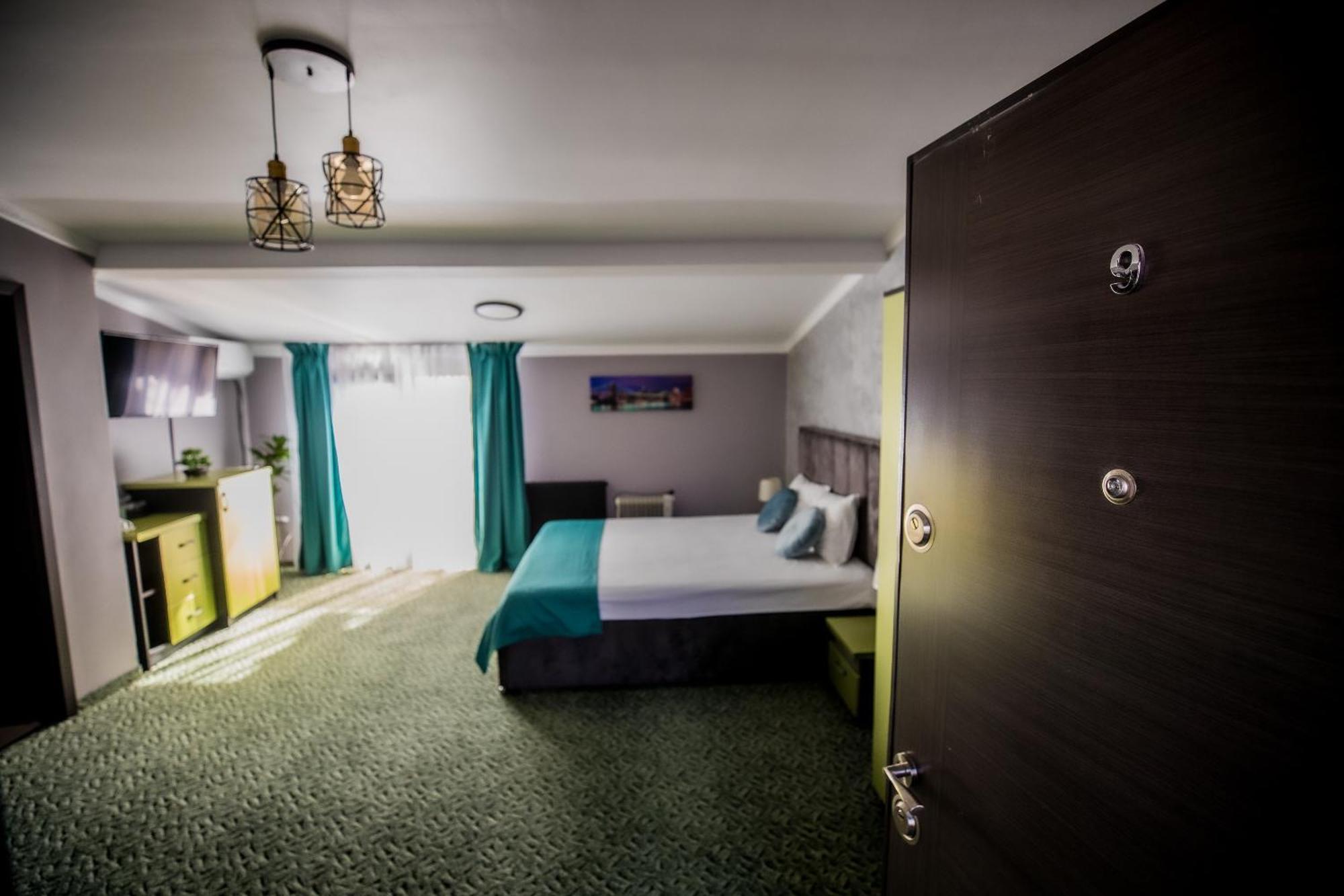 Nelana Hostel Κλουζ-Ναπόκα Εξωτερικό φωτογραφία