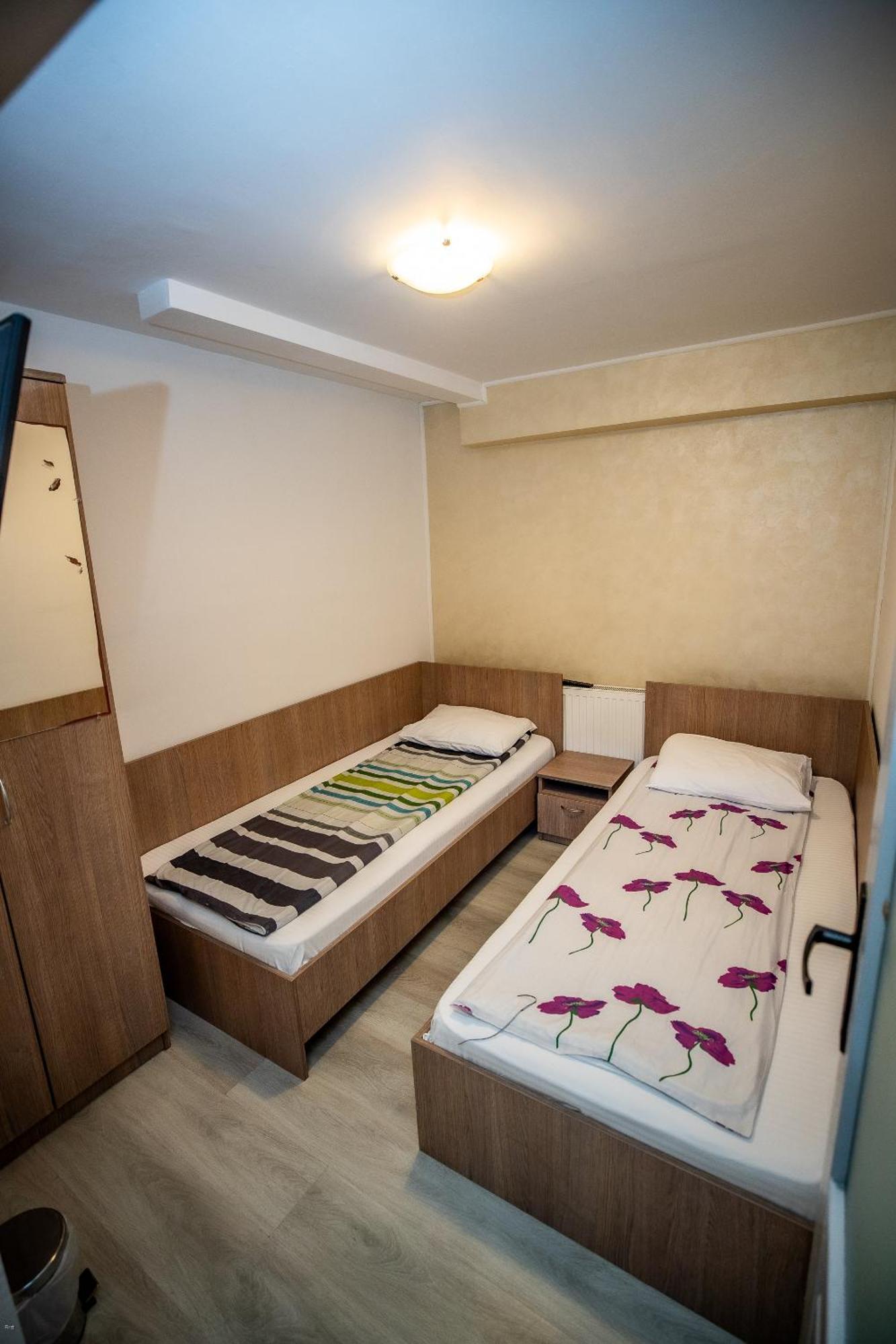 Nelana Hostel Κλουζ-Ναπόκα Εξωτερικό φωτογραφία