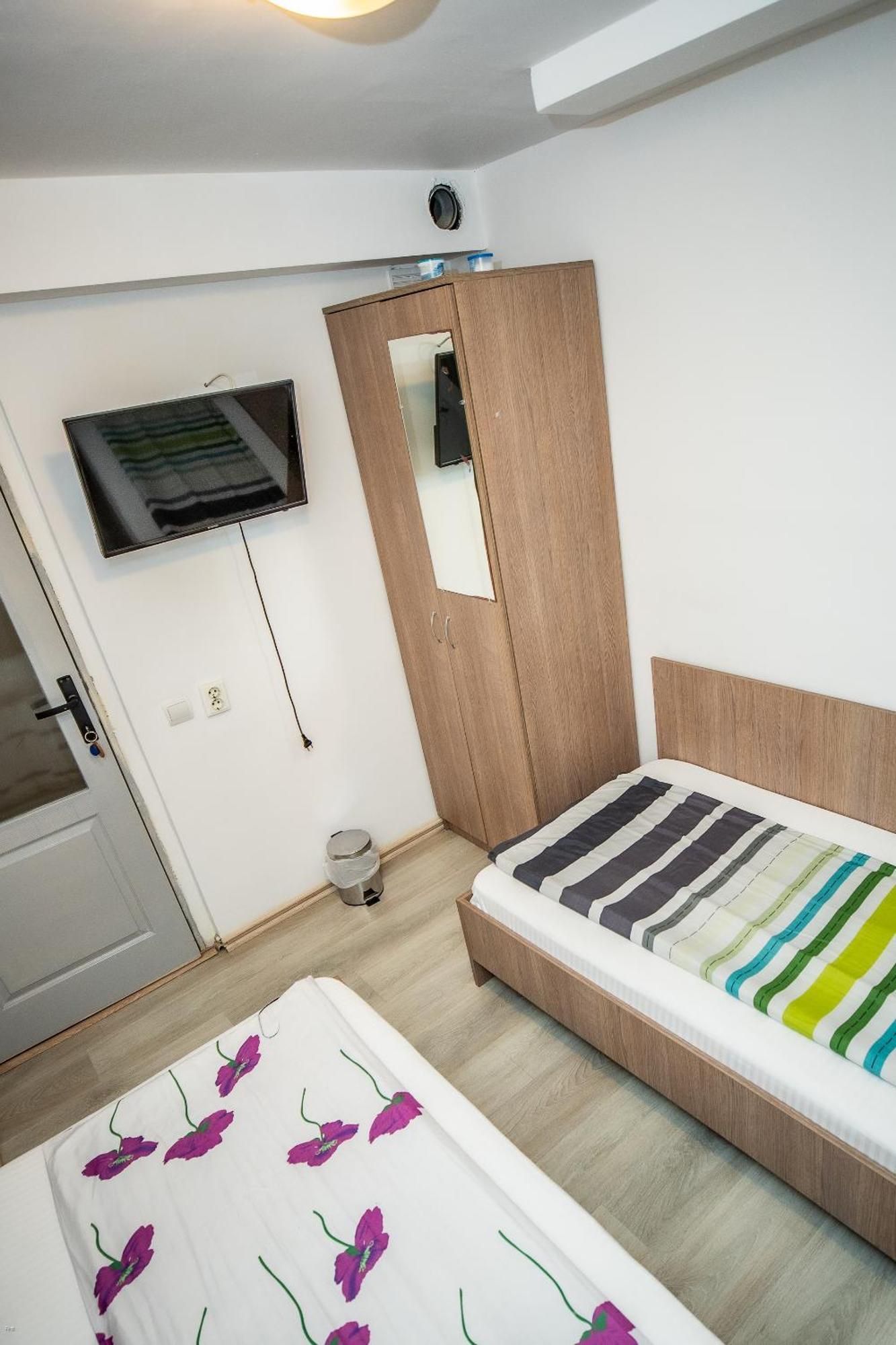 Nelana Hostel Κλουζ-Ναπόκα Εξωτερικό φωτογραφία
