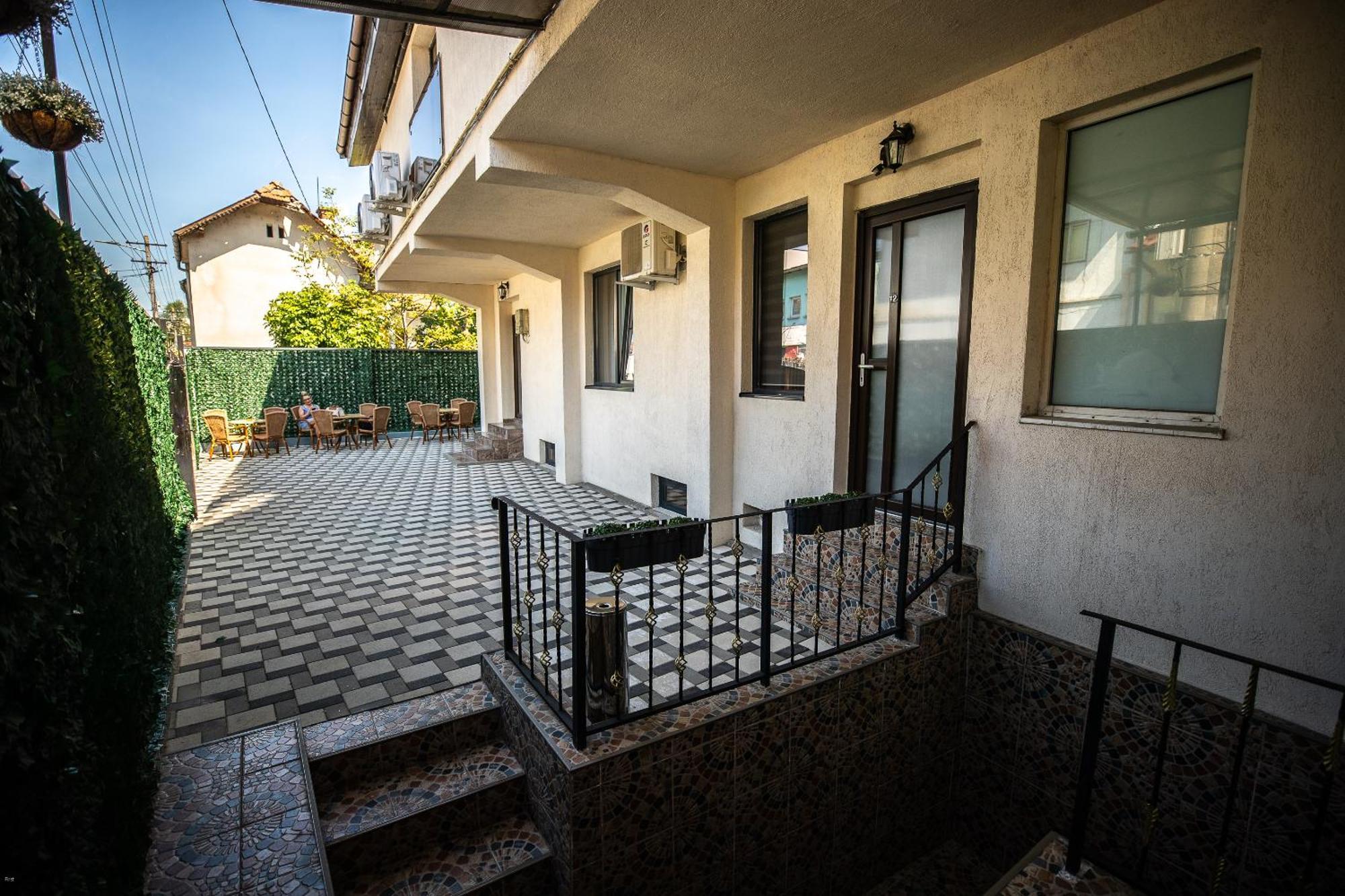 Nelana Hostel Κλουζ-Ναπόκα Εξωτερικό φωτογραφία