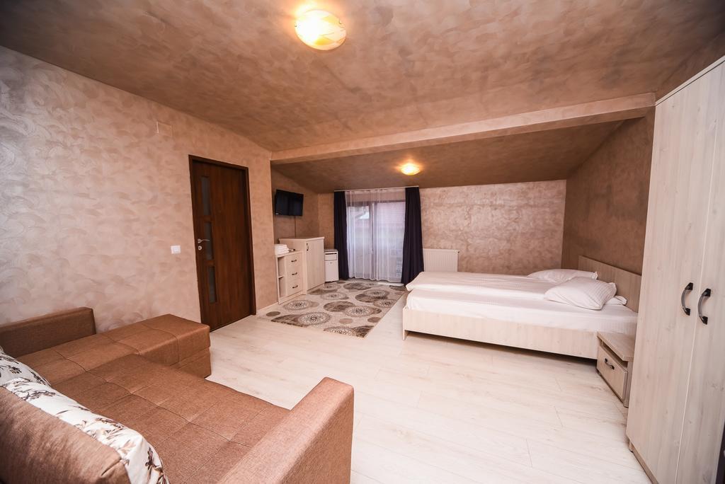 Nelana Hostel Κλουζ-Ναπόκα Εξωτερικό φωτογραφία