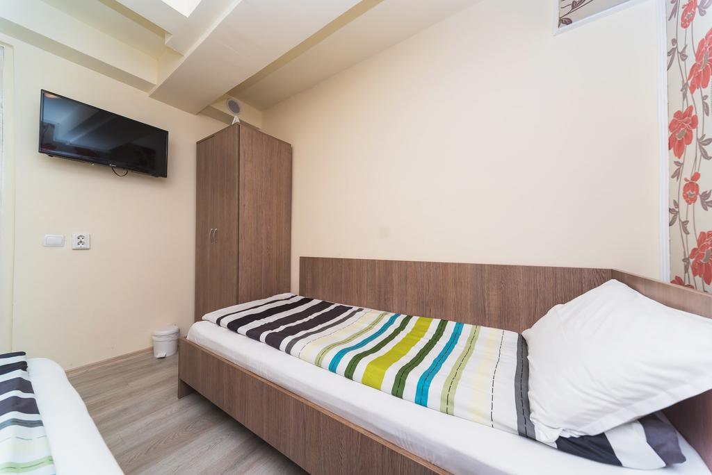 Nelana Hostel Κλουζ-Ναπόκα Εξωτερικό φωτογραφία
