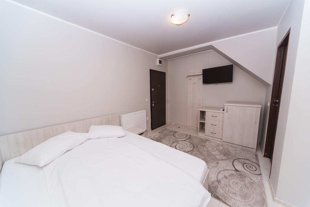 Nelana Hostel Κλουζ-Ναπόκα Εξωτερικό φωτογραφία
