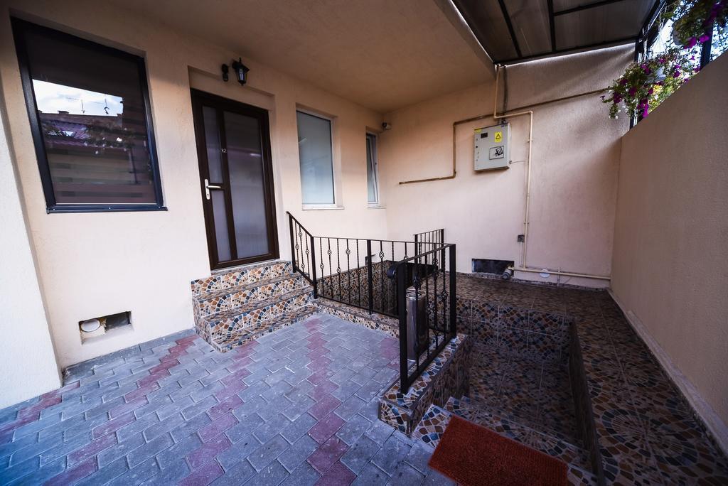Nelana Hostel Κλουζ-Ναπόκα Εξωτερικό φωτογραφία
