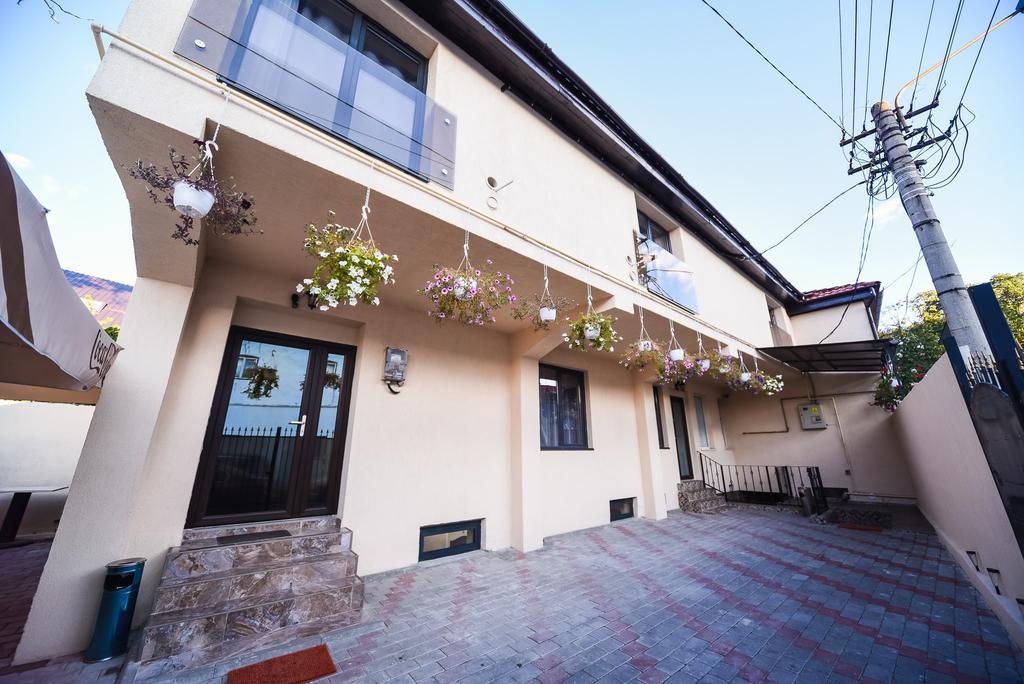 Nelana Hostel Κλουζ-Ναπόκα Εξωτερικό φωτογραφία