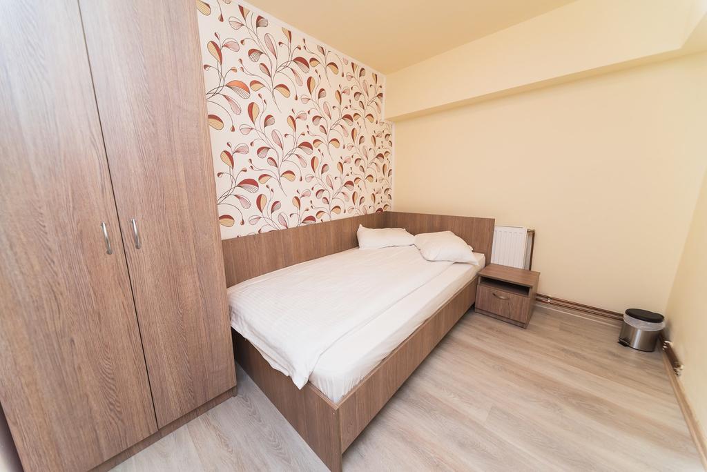 Nelana Hostel Κλουζ-Ναπόκα Εξωτερικό φωτογραφία