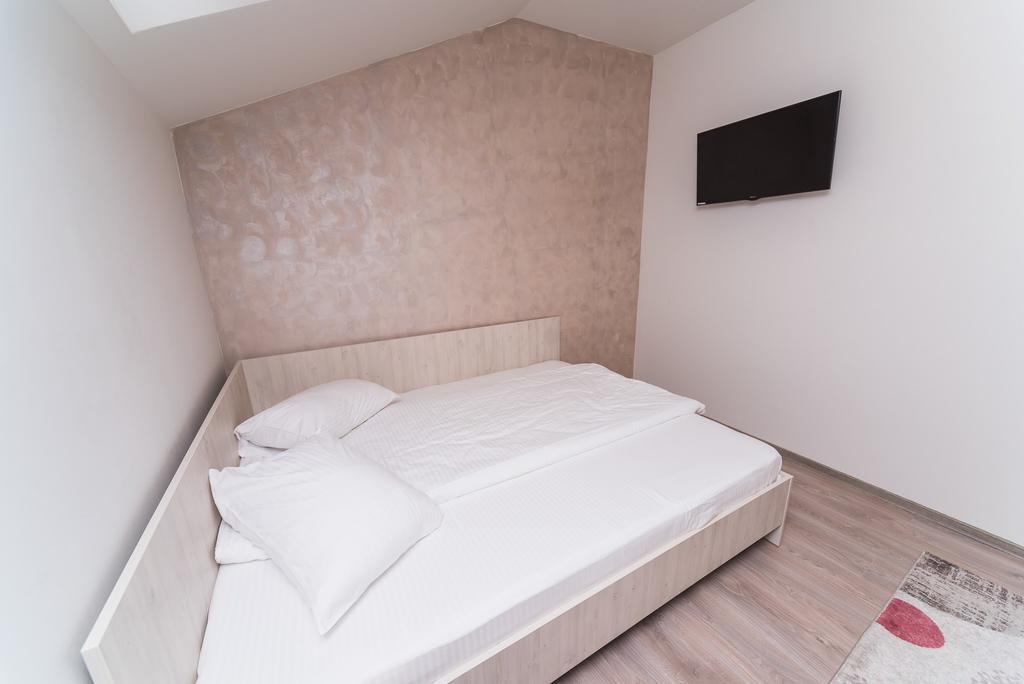 Nelana Hostel Κλουζ-Ναπόκα Εξωτερικό φωτογραφία