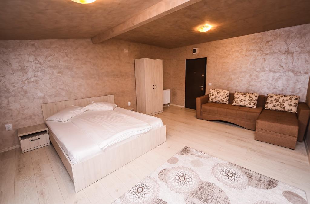Nelana Hostel Κλουζ-Ναπόκα Εξωτερικό φωτογραφία