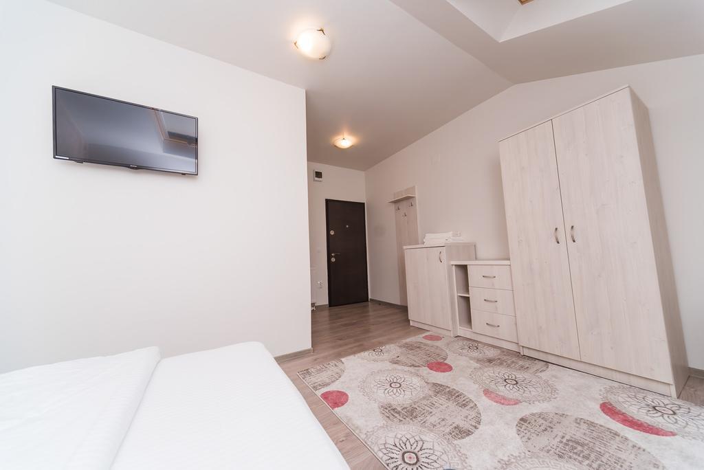 Nelana Hostel Κλουζ-Ναπόκα Εξωτερικό φωτογραφία