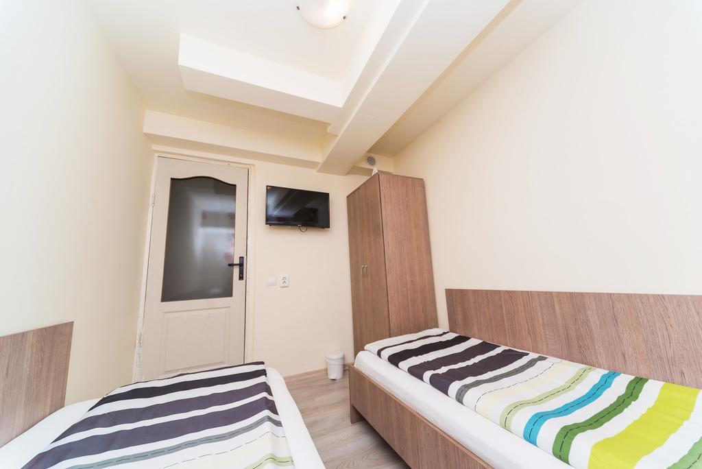 Nelana Hostel Κλουζ-Ναπόκα Εξωτερικό φωτογραφία